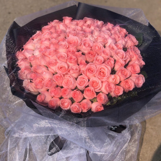 Ninety-nine white roses Ninety-nine white roses