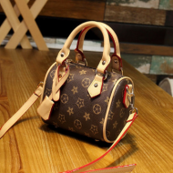  one-shoulder handbag